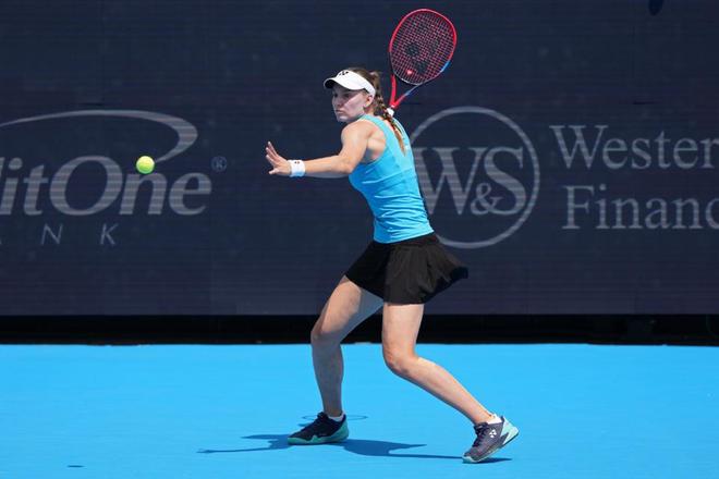 欧陆娱乐注册:轰11记Ace球跻身四强!WTA辛辛那提站:莱巴金娜横扫萨巴伦卡