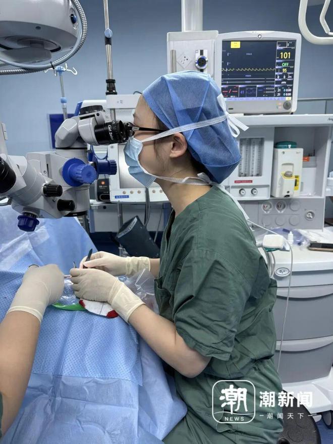 欧陆娱乐登录：痛心！树龄1200年古樟持续燃烧7小时，只因俩小孩随手扔爆竹……